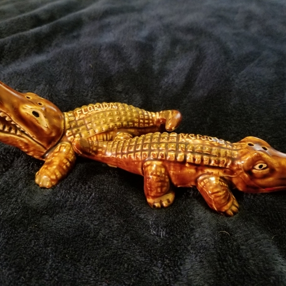 Vintage Alligator Salt and Pepper Shakers - Picture 2 of 3